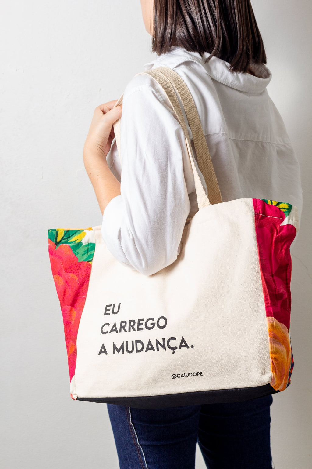 BOLSA |EU CARREGO A MUDANÇA| - versão com cordão