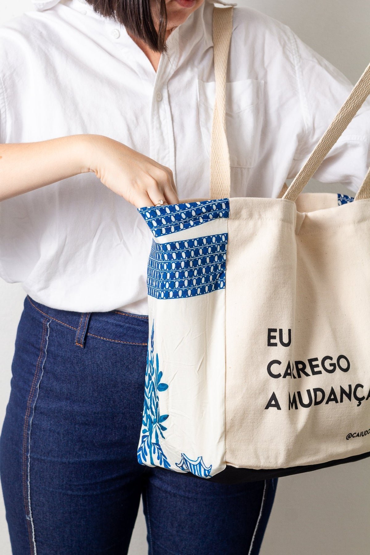 BOLSA |EU CARREGO A MUDANÇA| - versão com cordão