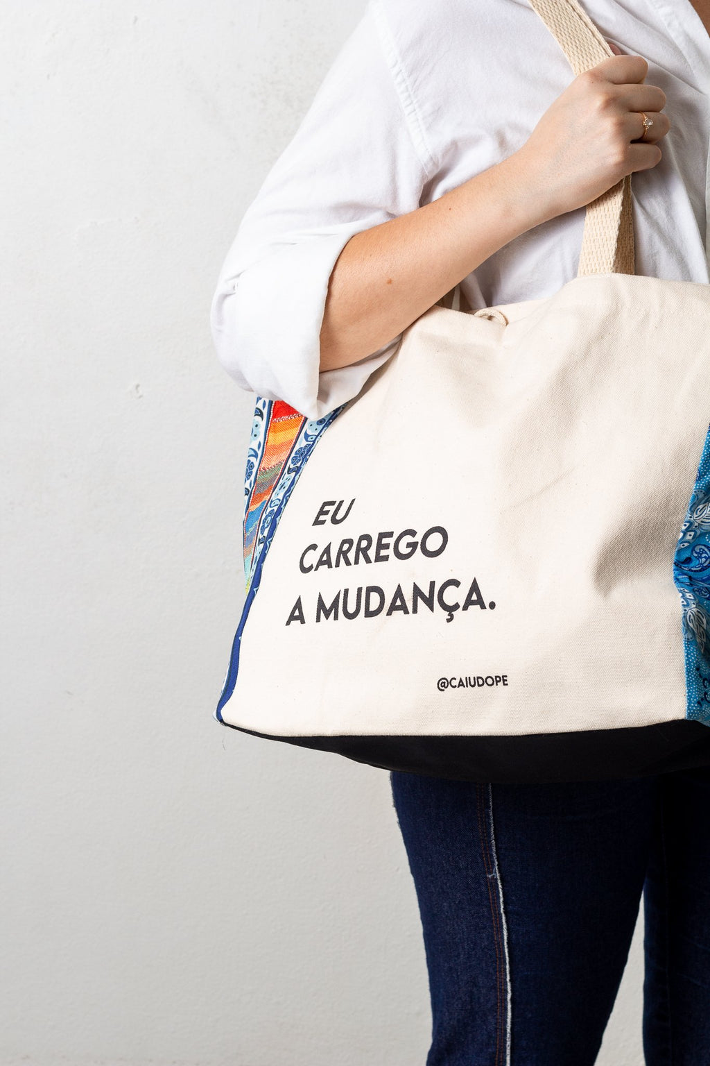 BOLSA |EU CARREGO A MUDANÇA| - versão com cordão