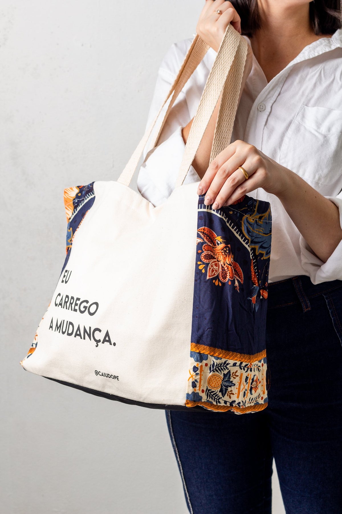 BOLSA |EU CARREGO A MUDANÇA| - versão com cordão